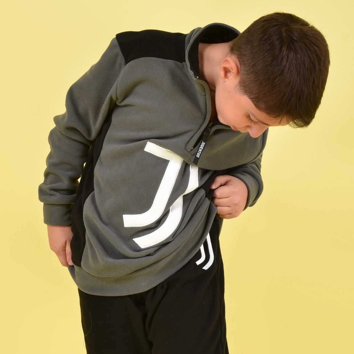 Pigiama stile tuta bambino Juventus FC B2JU15134 grigio antracite nero in caldo pile