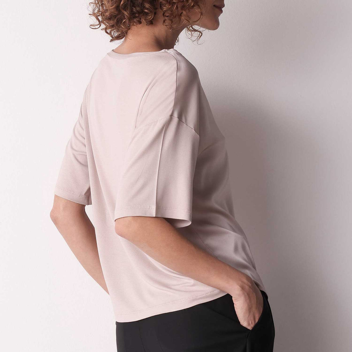 Maglia donna scollo a barchetta in raso e viscosa Cotonella ADD14