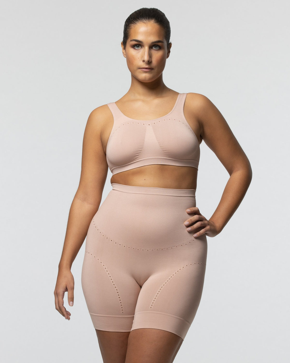 Guaina comfort size curvy modellante con gamba Pompea