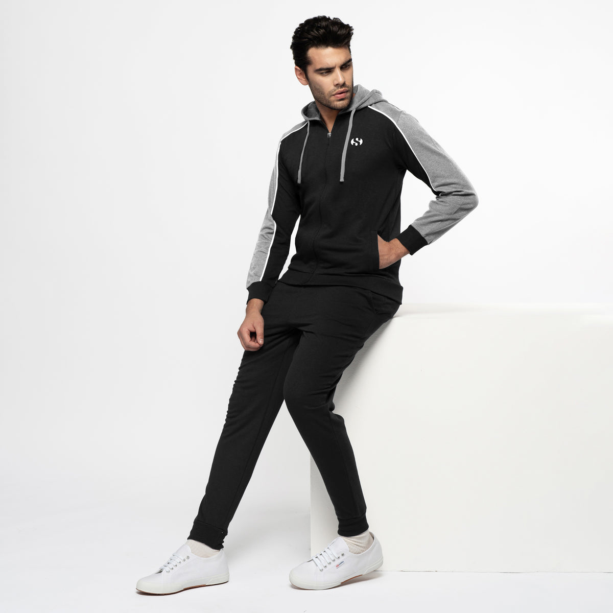 Tuta Uomo in Cotone Felpato con cappuccio Superga SMW24261