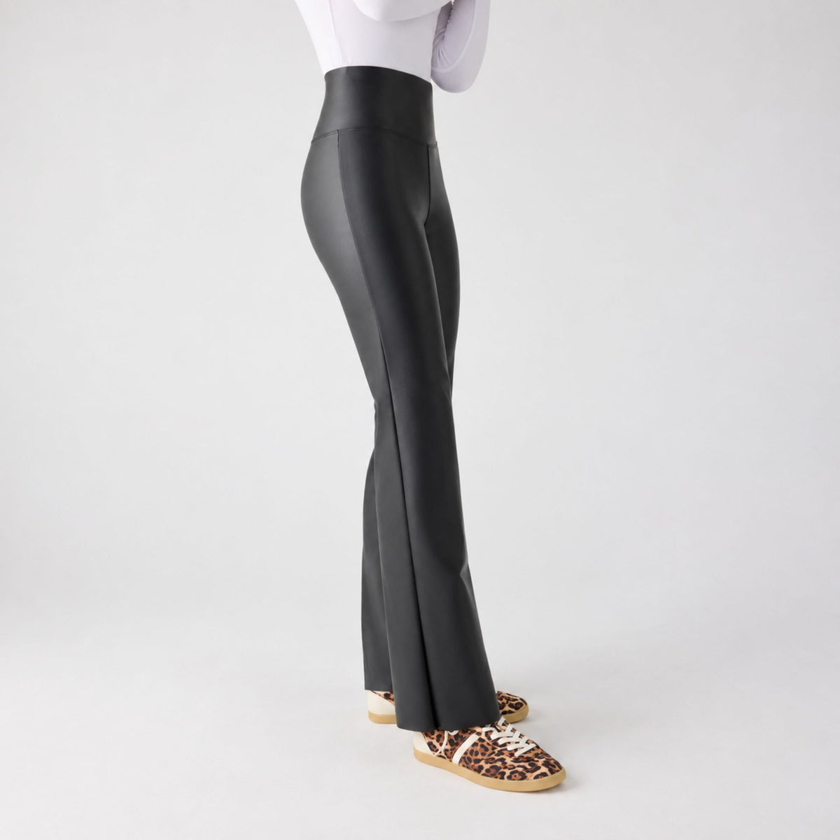 Leggings a zampa finitura effetto pelle Ysabel Mora 70486