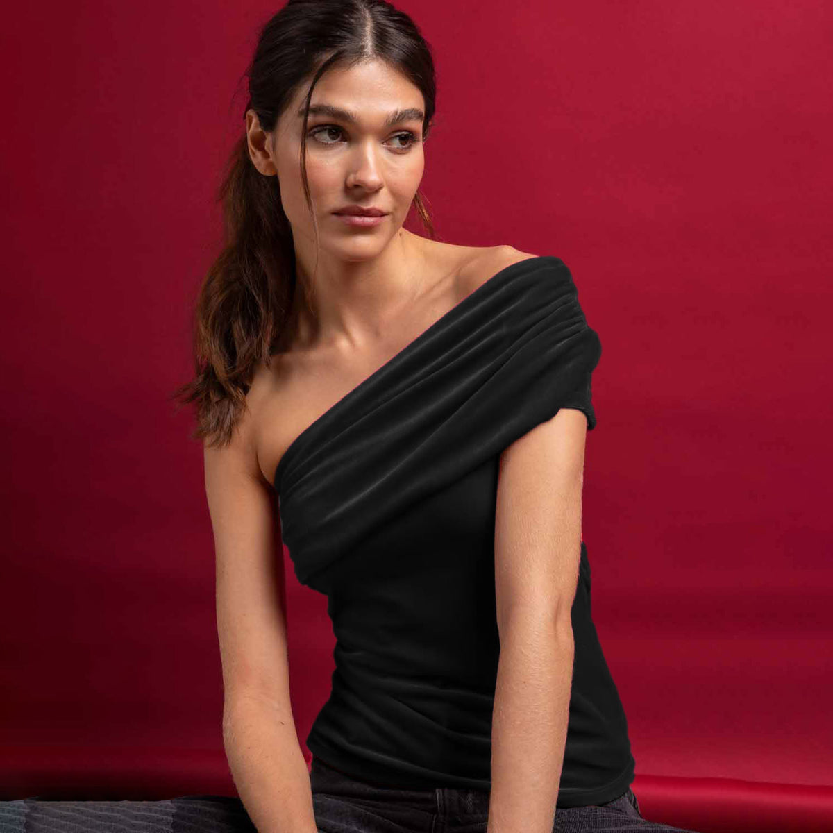 Maglia donna monospalla in velluto Admas 43680