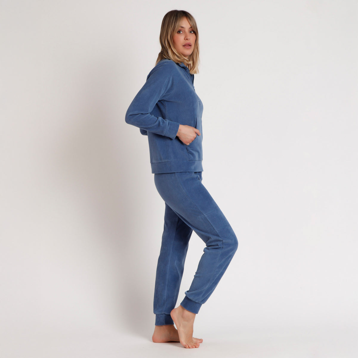 Pigiama Donna in Velluto a Costine con Collo Alto e Scollo a Serafino Asmas 62659