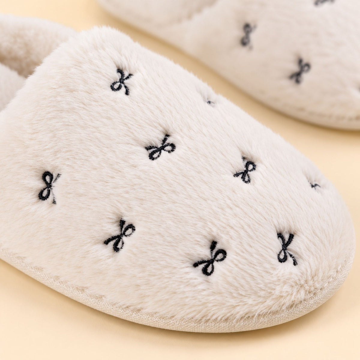 Pantofole in eco pelliccia con fiocchetti Noidinote PF3295