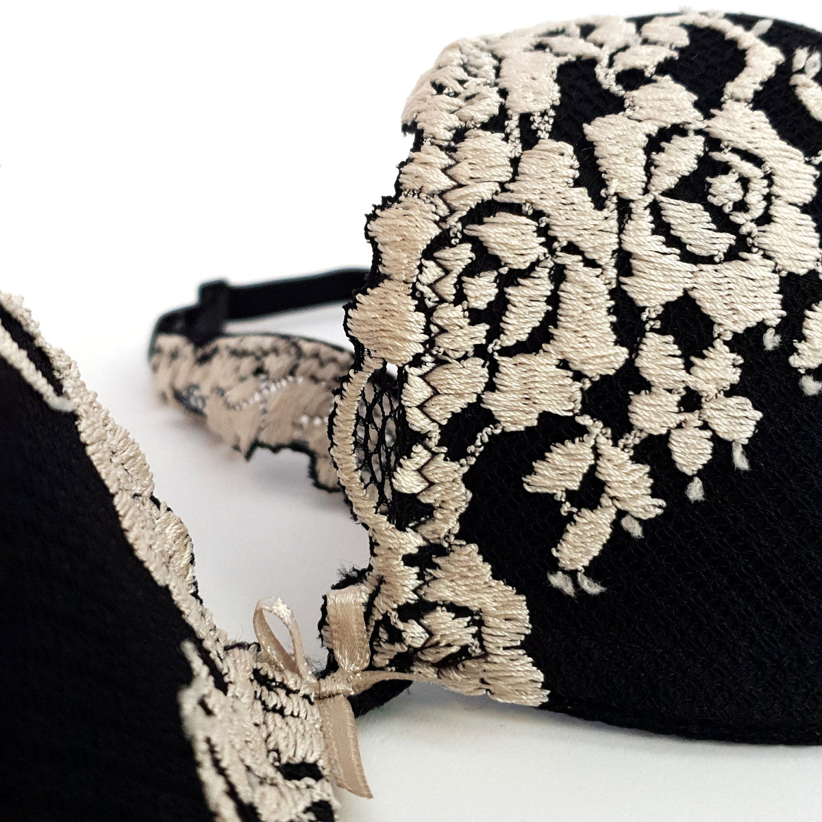 Coordinato Jadea 4435 push up + brasiliana nero beige