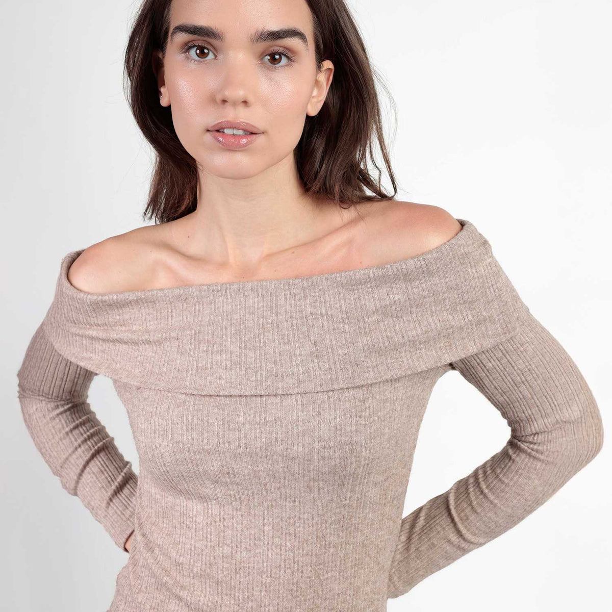 Maglia donna a coste con scollo a spalle scoperte Admas 43663