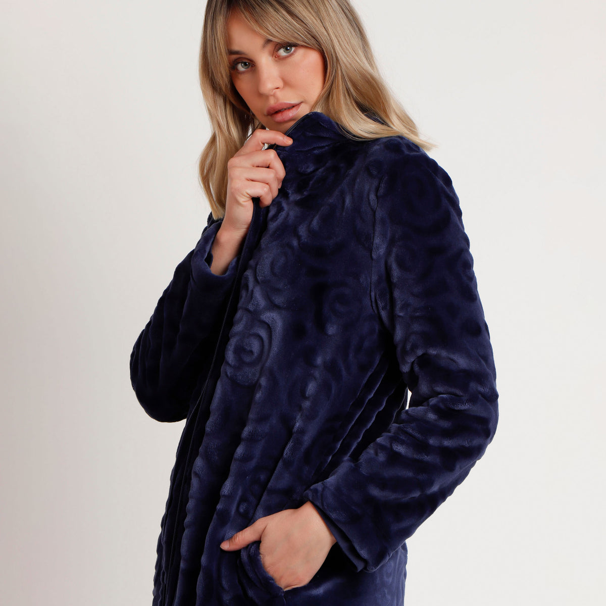 Vestaglia lunga donna dettaglio rose tridimensionali Admas 67165