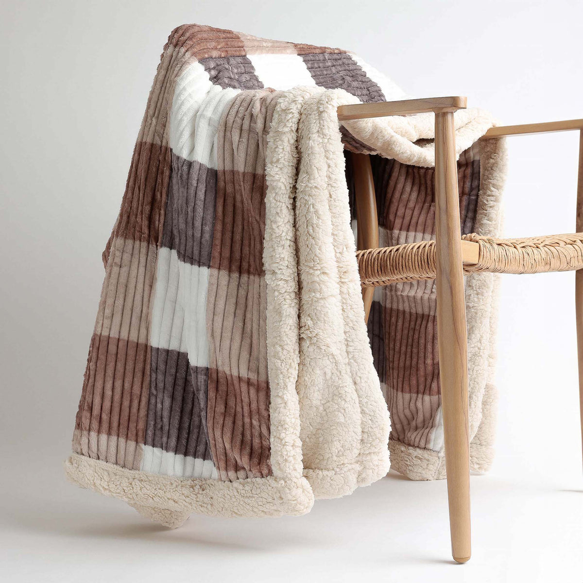 Coperta in pile rigato a quadroni Admas 69039