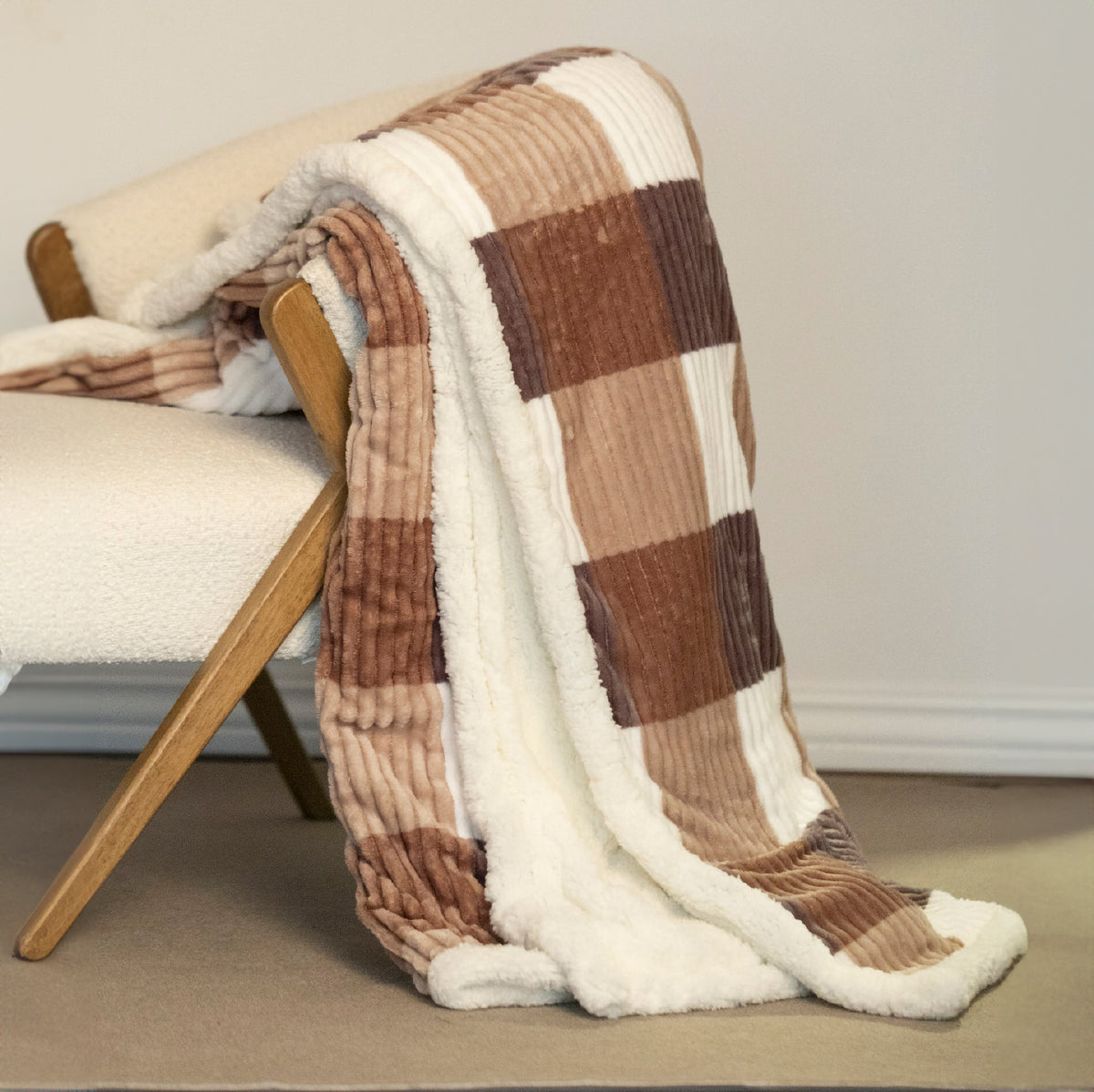 Coperta in pile rigato a quadroni Admas 69039