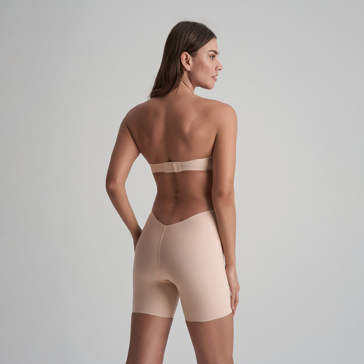 Pantaloncino modellante con scollo sul retro Bye bra low back mid waist short