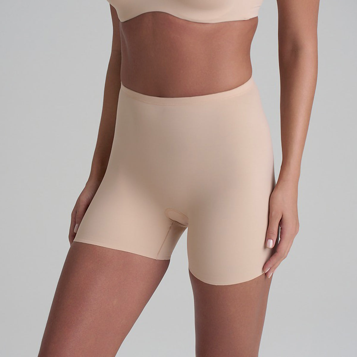 Guaina con gamba contenimento medio/alto Bye bra Sculpting Mid Waist Shorty