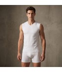 Maglia Rossoporpora CU005 smanicato a V in cotone bianco modello zoom