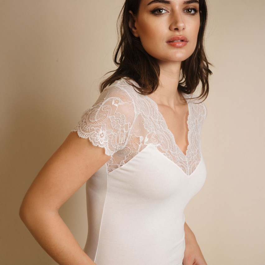 Maglia donna in cotone con dettagli decorativi in pizzo semitrasparente Admas 43574