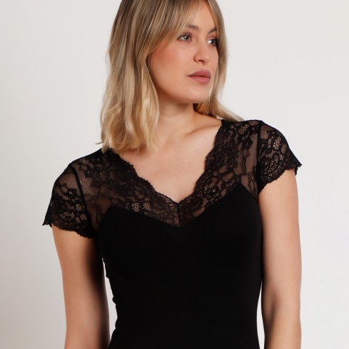 Maglia donna in cotone con dettagli decorativi in pizzo semitrasparente Admas 43574